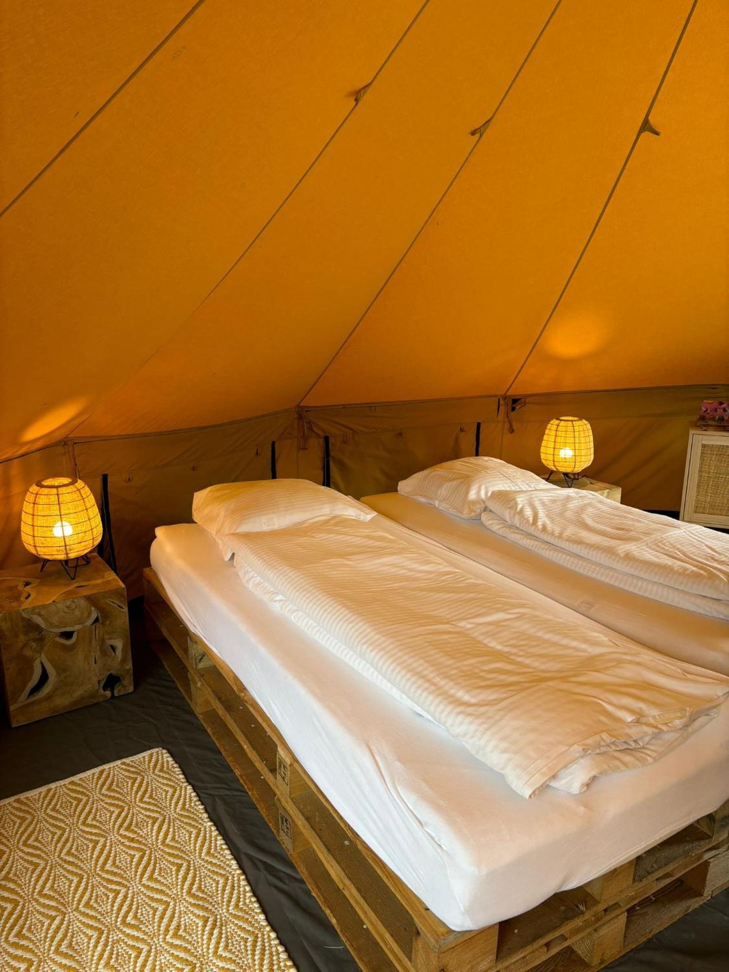 Glamping Bivak - Urban Gardens Gent Hotel ภายนอก รูปภาพ